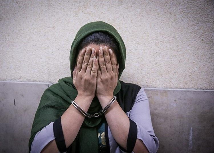 بازداشت یک زن به اتهام انتشار تصاویر غیر اخلاقی بازداشت یک زن به اتهام انتشار تصاویر غیر اخلاقی